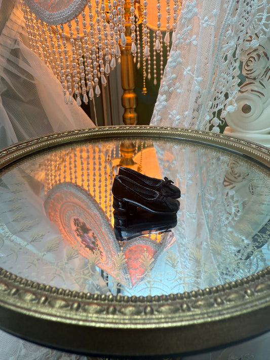 ブライス、リカ、アゾン、モモコ、オビツ22/24 に対応する漆皮風ローヒールドールシューズ。