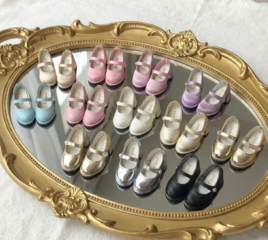 1/6 scale chunky-heel Mary Jane doll shoes with satin-look finish