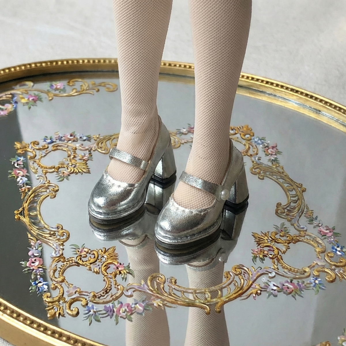 1/6 scale chunky-heel Mary Jane doll shoes with leather-look finish