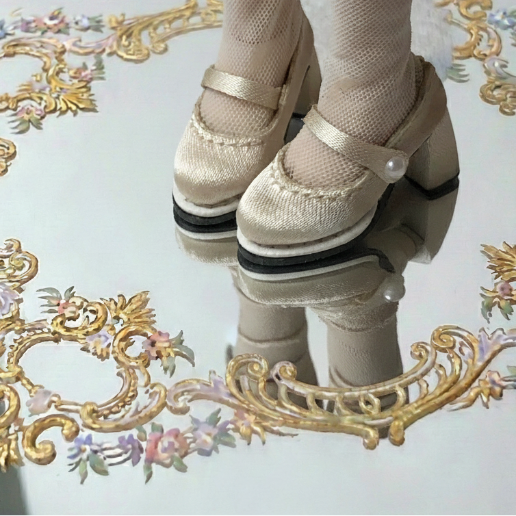 1/6 scale chunky-heel Mary Jane doll shoes with satin-look finish