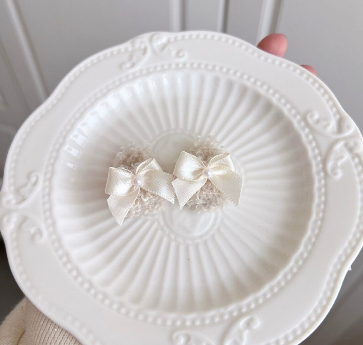 Fluffy ribbon room slippers for 1/6 scale dolls