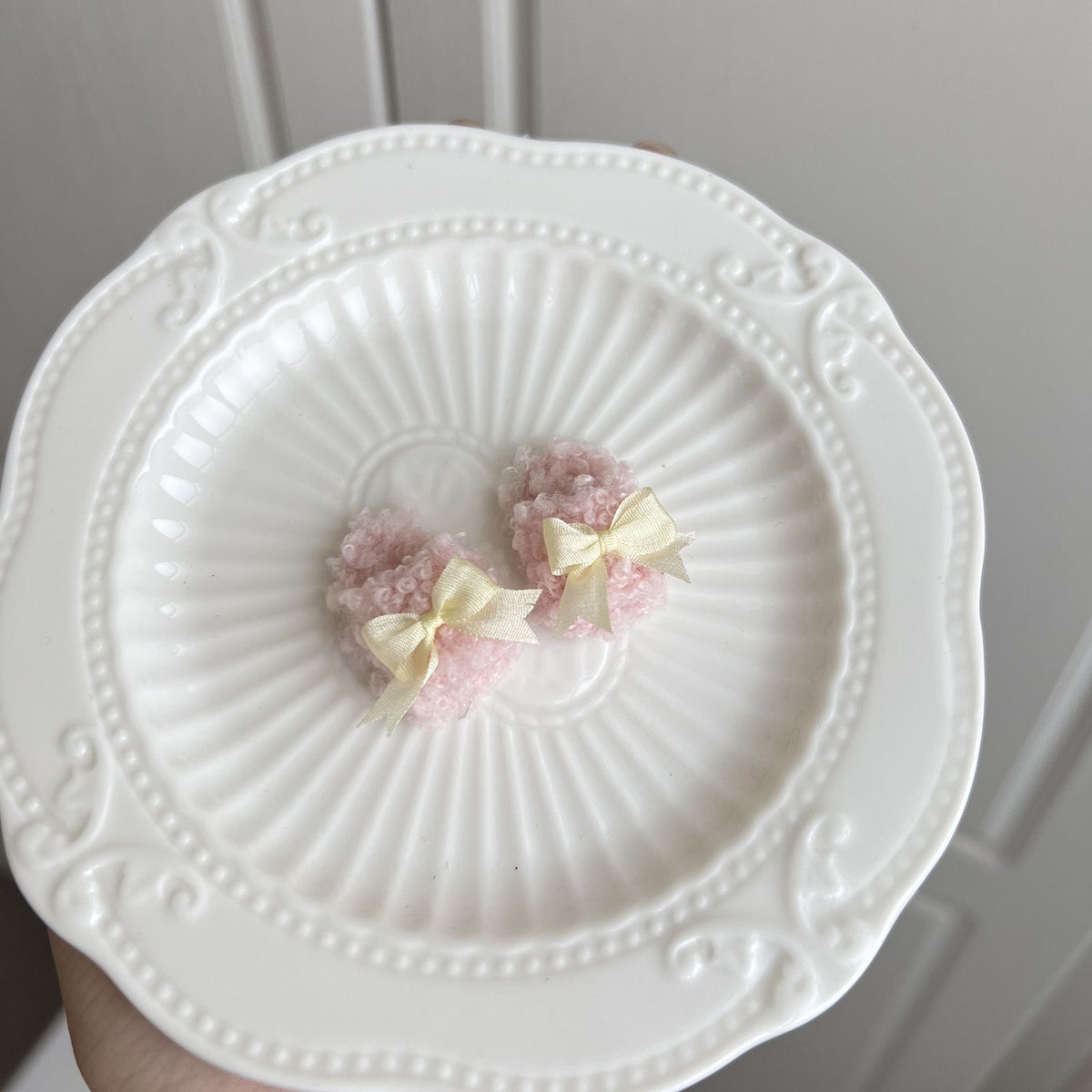 Fluffy ribbon room slippers for 1/6 scale dolls