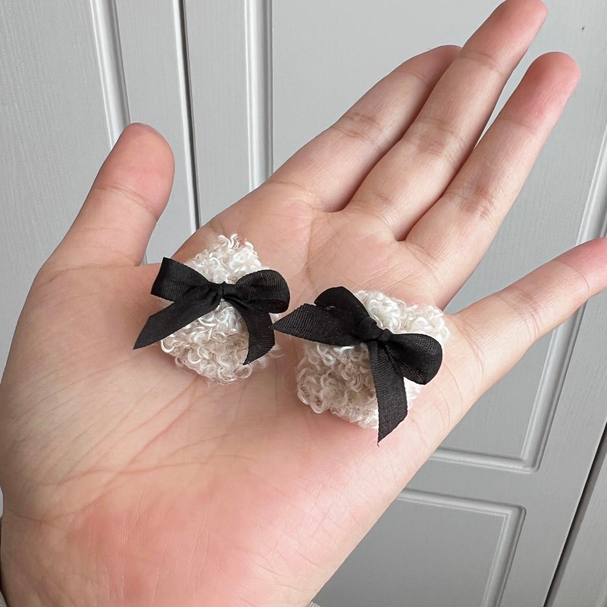 Fluffy ribbon room slippers for 1/6 scale dolls