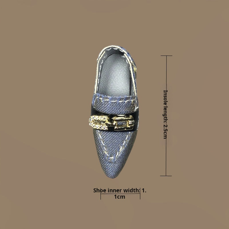 Low-heel doll pumps with metal chain detail and glossy nylon finish for 1/6 scale dolls