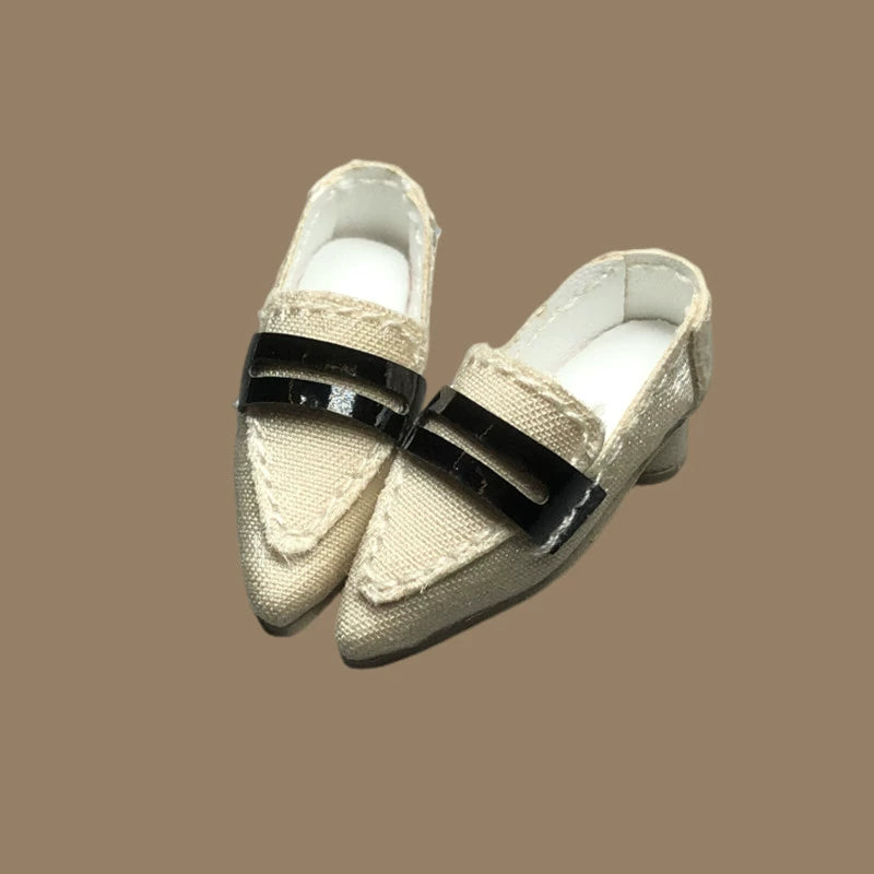 Low-heel doll pumps with metal chain detail and glossy nylon finish for 1/6 scale dolls