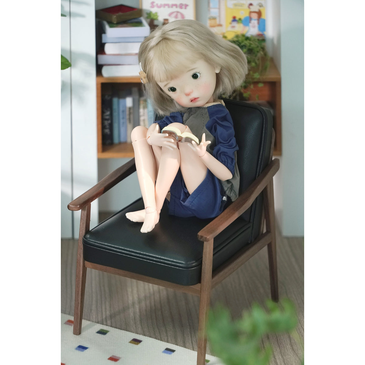 Wooden single sofa for 1/6 scale dollhouse display and photography
