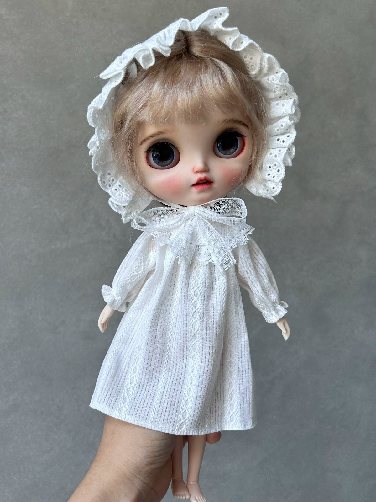 White 1/6 scale doll dress for Blythe, Obitsu24, Azone, Licca and Cherry dolls