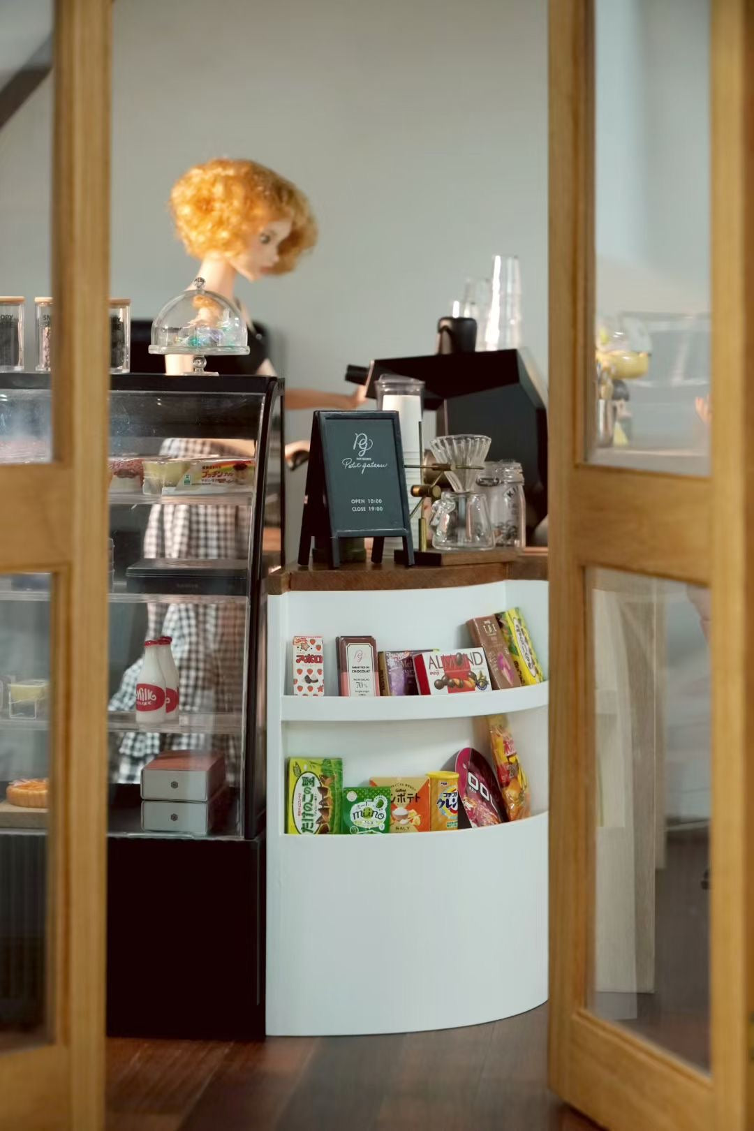1/6 Scale Doll Dessert Display Case with Light – Battery Powered | Café Style Scene Prop
