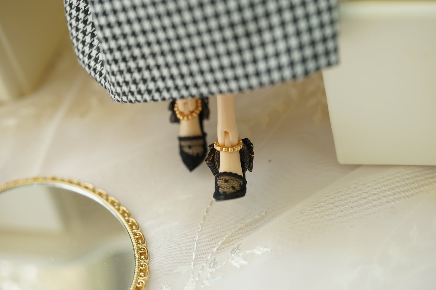 1/6ドール用 パールレース ローヒールシューズ リボン付き｜Blythe・Obitsu24・Obitsu22・momoko対応（黒と金）
