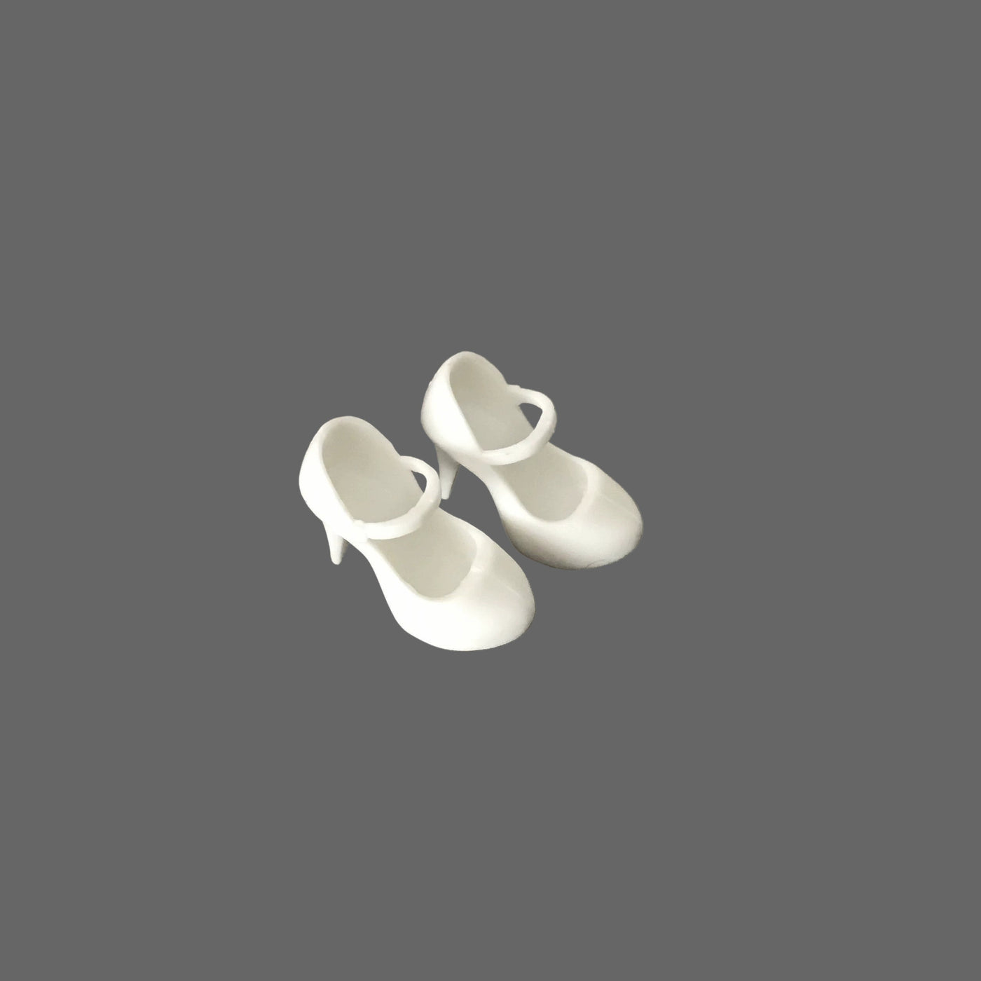 universal doll shoes are designed to fit a wide range of popular dolls, including Blythe, Licca, Azone, Momoko, Poppy Parker, FR, and Obitsu 22/24.