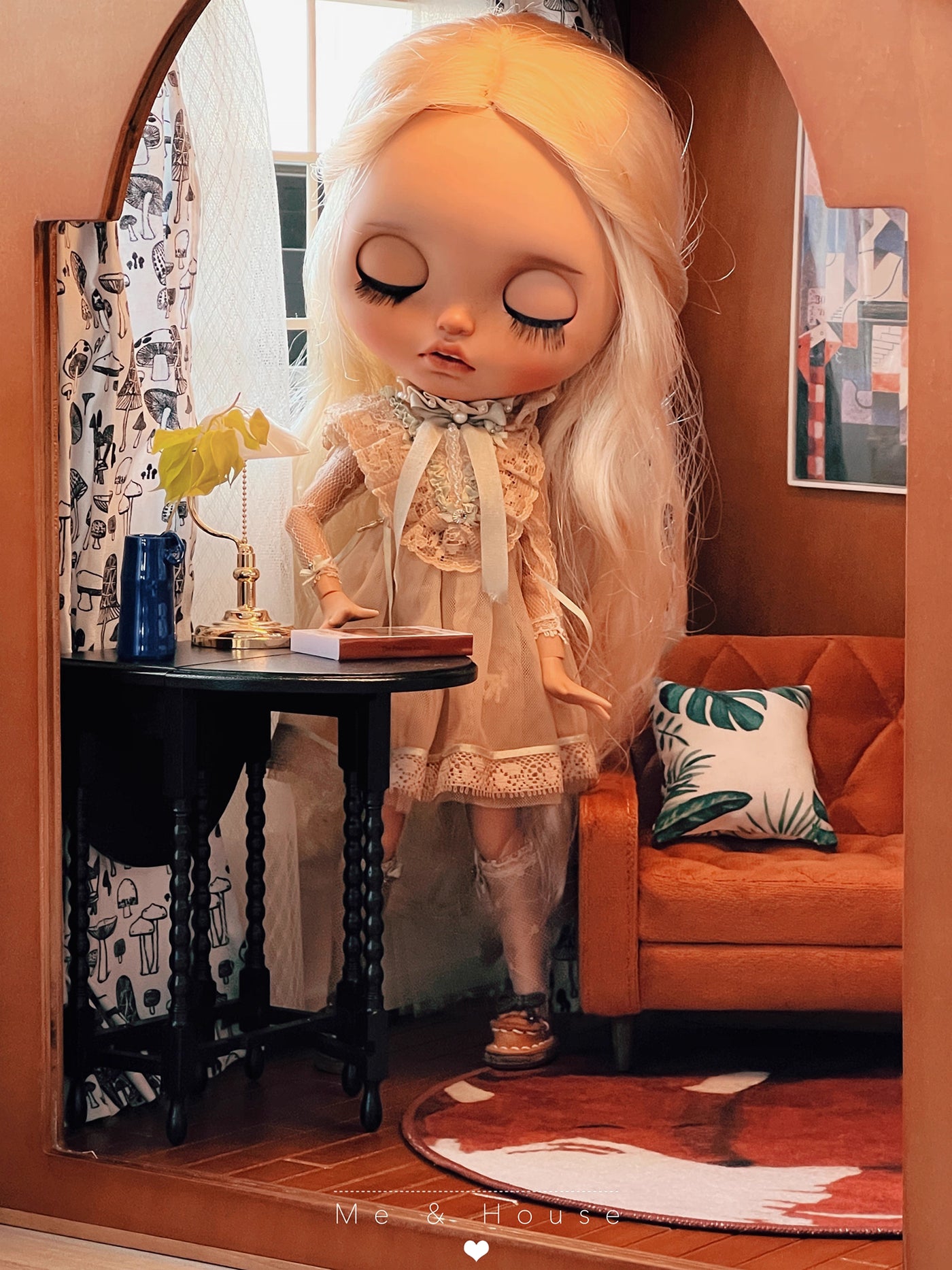 1/6 Scale Oval Folding Table / Side Table – Space-Saving Miniature Dollhouse Furniture for BJD & Blythe