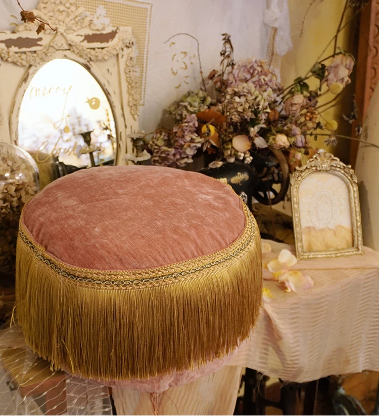 フレンチレトロのライトラグジュアリー、レイジースツール、ヨーロッパスタイルのタッセル、厚みのあるクッション、低い便の装飾品、柔らかい便の座