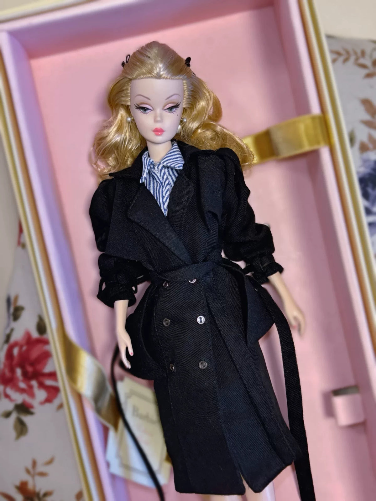 Made-to-order vintage trench coat for 1/6 scale fashion dolls