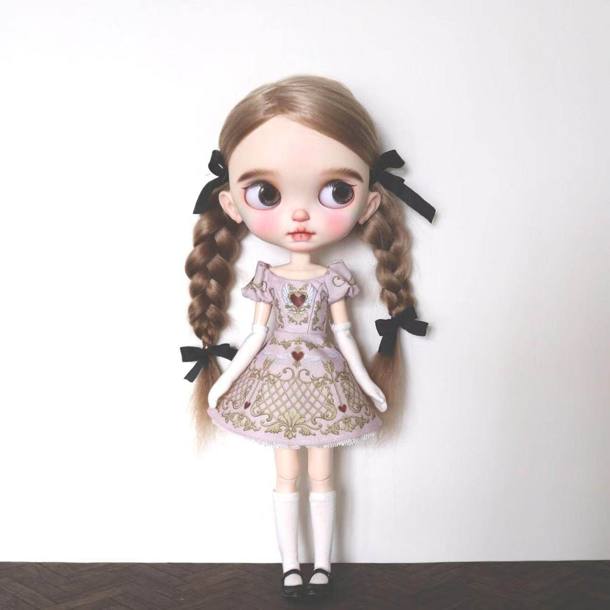 Ready-to-ship 1/6 scale doll Lolita dress set with original print, including dress and gloves, suitable for Cherry Chan, Blythe, Azone articulated body, and Obitsu 22/24.