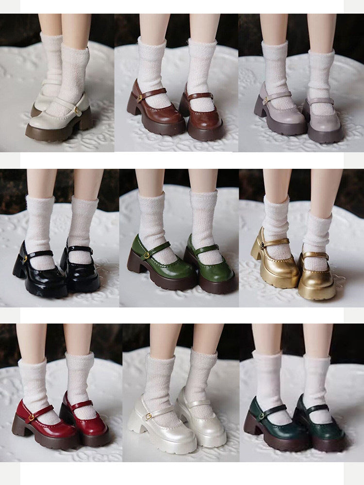 Vintage platform Mary Jane doll shoes with patent leather finish, fitting Blythe, Licca, Azone, FR and Obitsu 22/24.