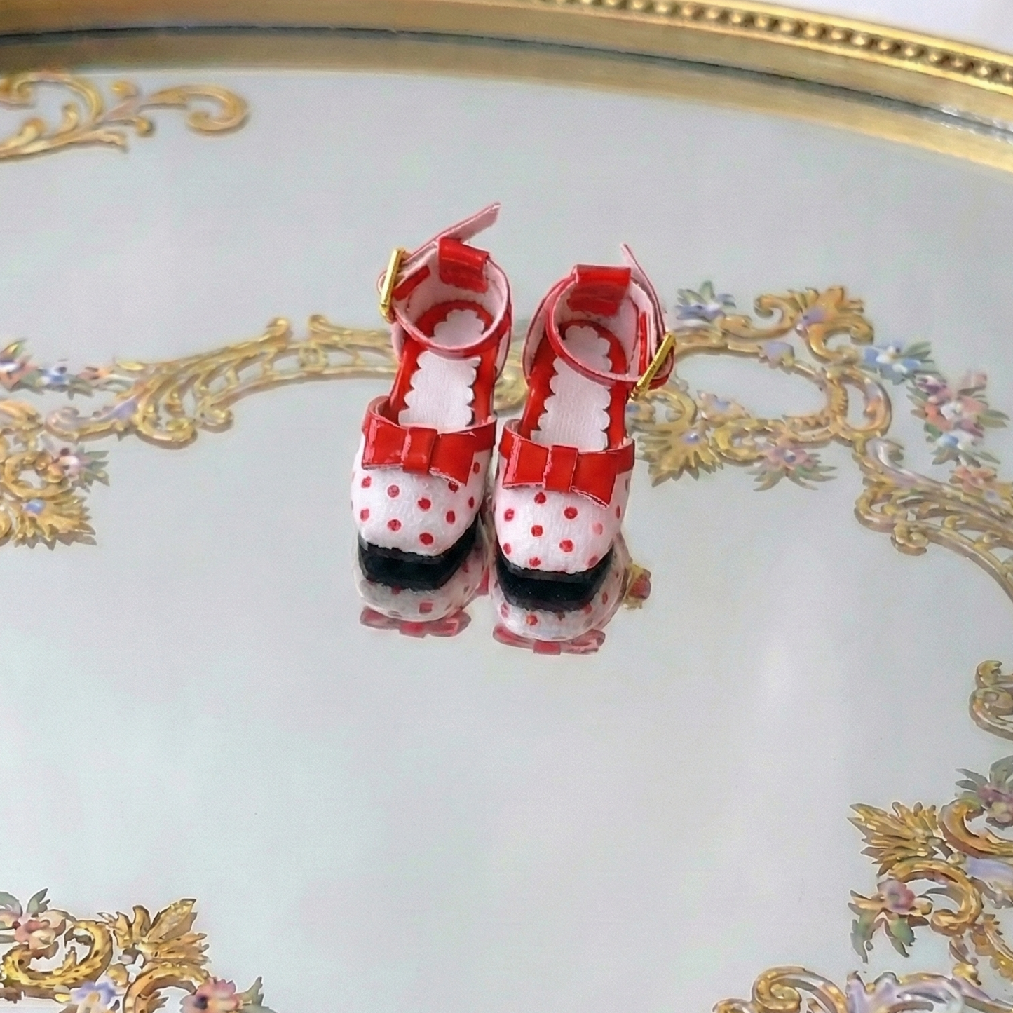 レトロなドット柄のレースアップハイヒールドールシューズ。ブライス・オビツ22/24対応。