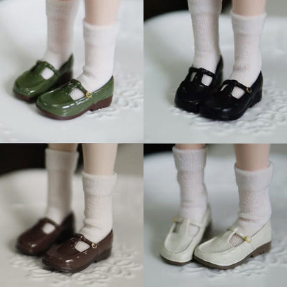 Vintage T-strap Mary Jane doll shoes with patent leather finish, fitting Blythe, Licca, Azone, FR and Obitsu 22/24.