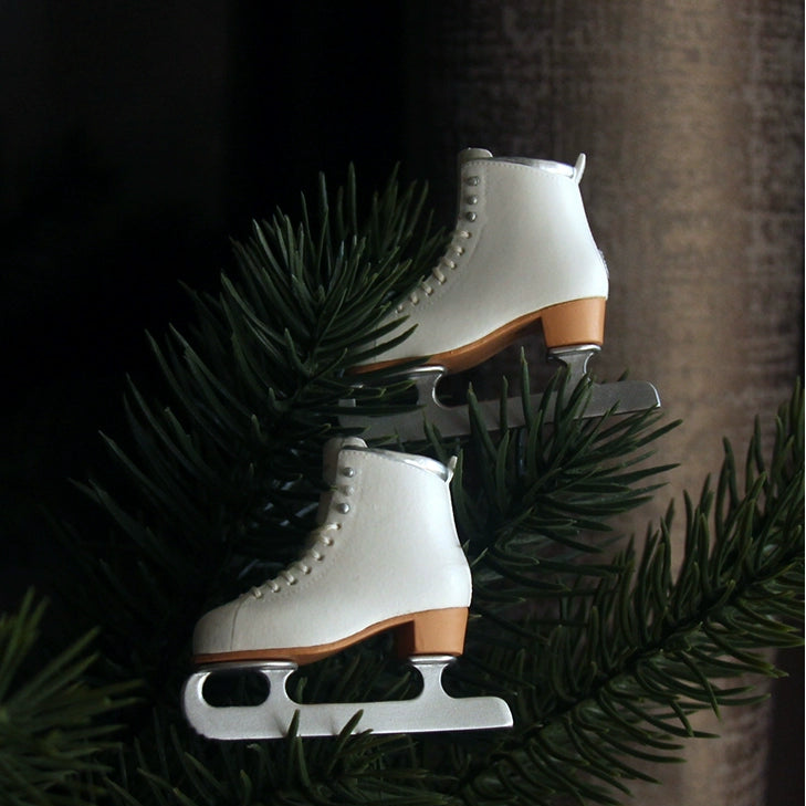 1/6ドール用 アイススケート靴 ホワイトWinter ice skate shoes for dolls in white, fitting Blythe, Licca, Azone, Momoko, Poppy Parker, FR and Obitsu 22/24.